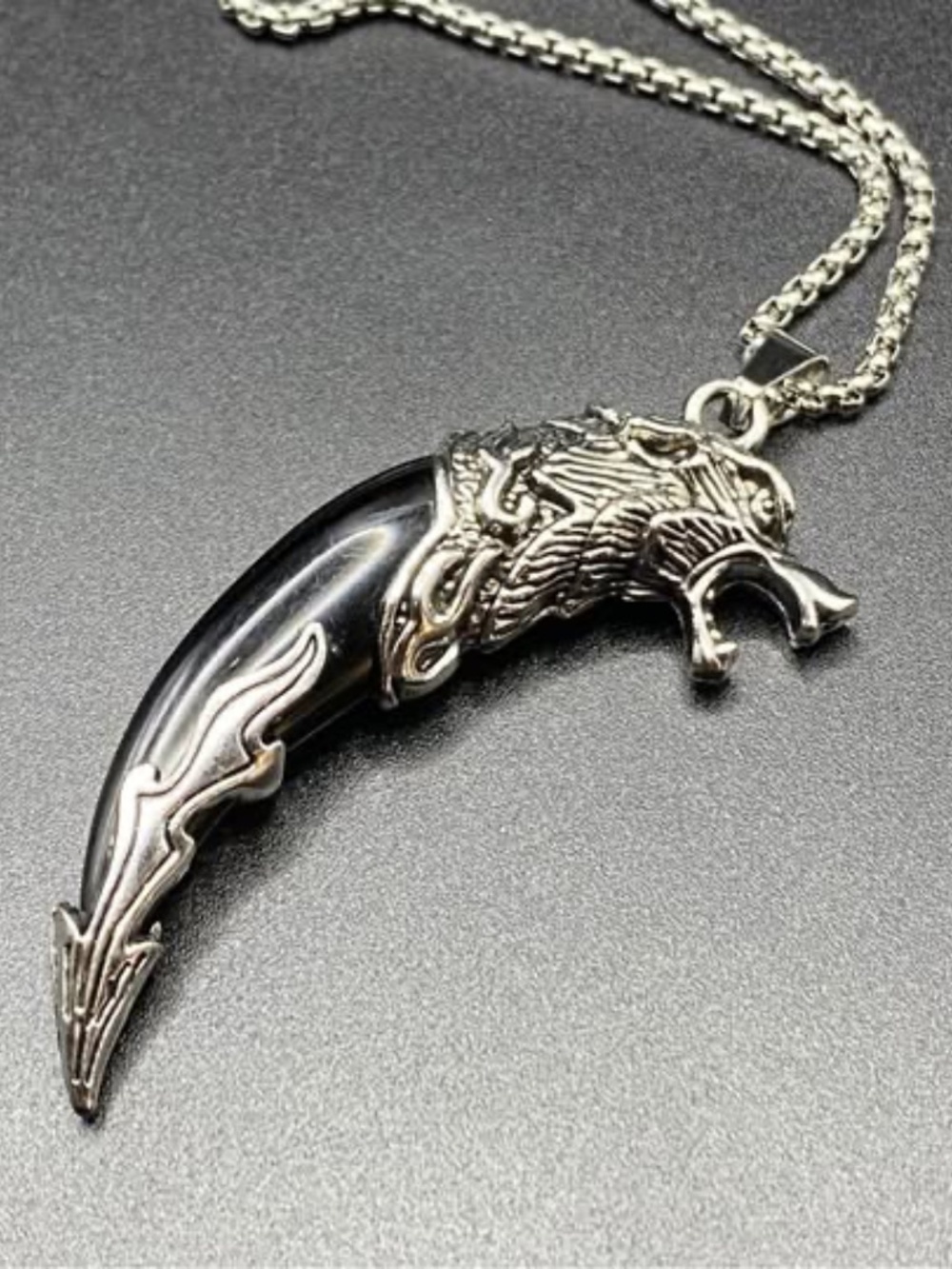 Men’s Wolf Fang Tooth Necklace – Stainless Steel